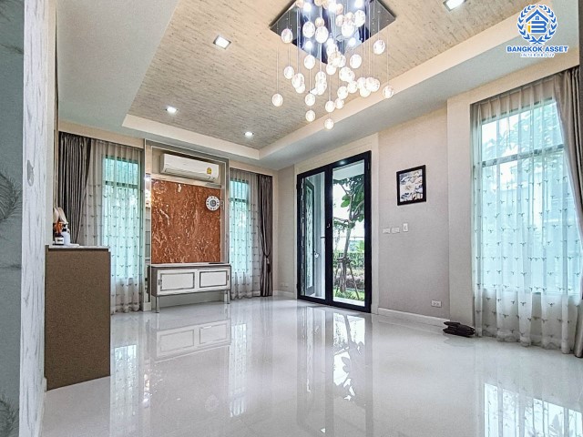 บ้านเดี่ยวมือสองย่านนนทบุรีฯ ม.เพอร์เฟคมาสเตอร์พีช รัตนาธิเบศร์  เนื้อที่กว้างขวางมากถึง 130.20 ตร.ว.  ฟังก์ชัน 4 ห้องนอน 5 ห้องน้ำ ที่จอดรถ 3 คัน เฟอร์นิเจอร์บิ้วท์อิน เปลี่ยนสุขภัณฑ์ใหม่ทั้งหลัง! บนทำเลแห่งการเดินทาง ใกล้รถไฟฟ้าสายสีม่วง "สถานีไทรม้า" และทางด่วน "งามวงศ์วาน" จองเลย!